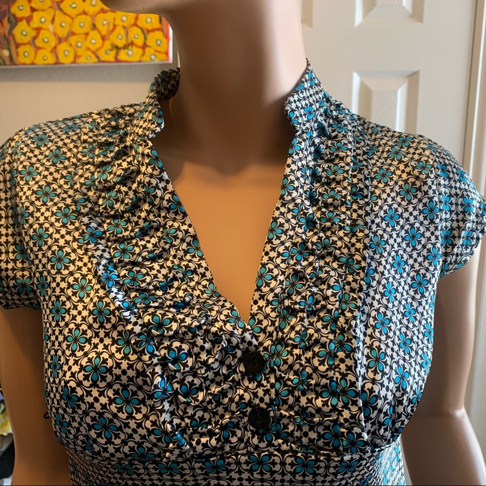 Beautiful Blouse with Ruffle detail - Picture 3 of 3